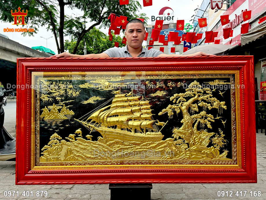 Bức tranh thuận buồm xuôi gió mạ vàng 24K được khách hàng đặt chế tác